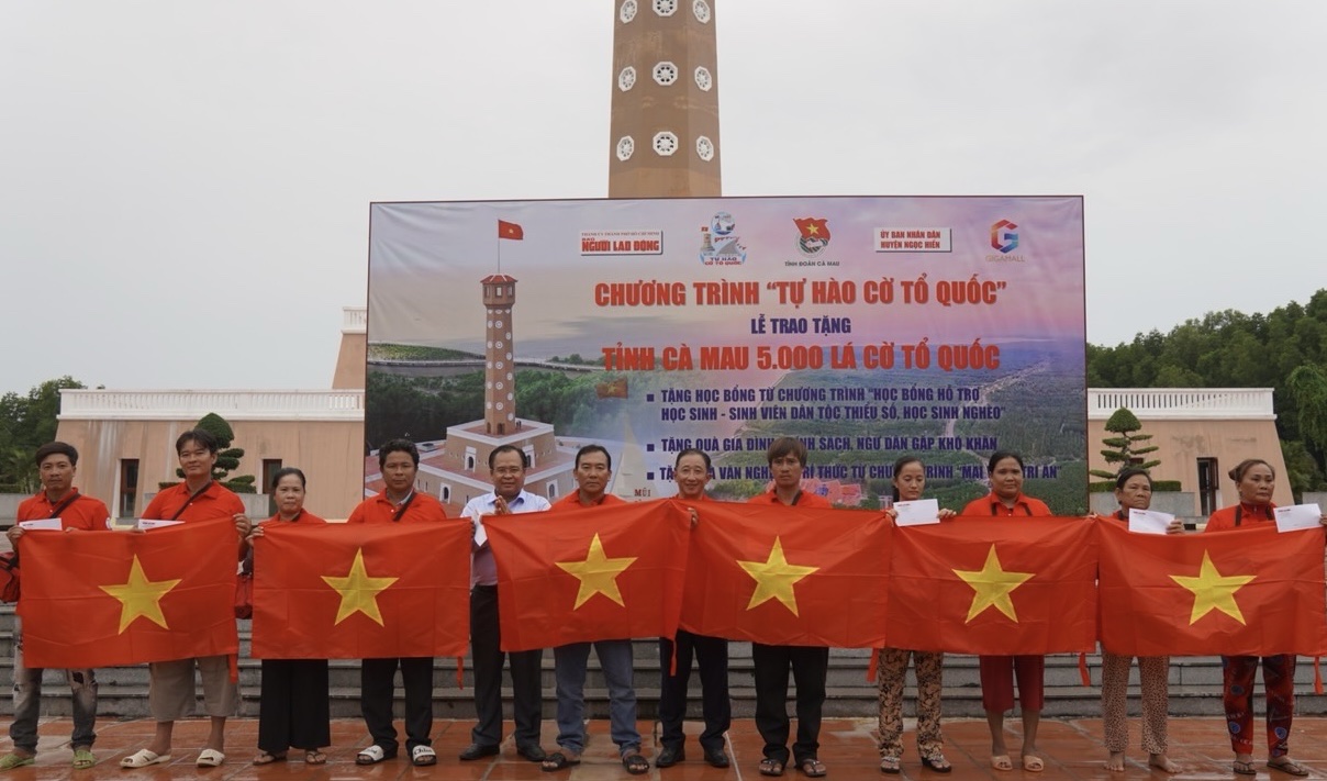 “Tự hào cờ Tổ quốc” tại Đất Mũi