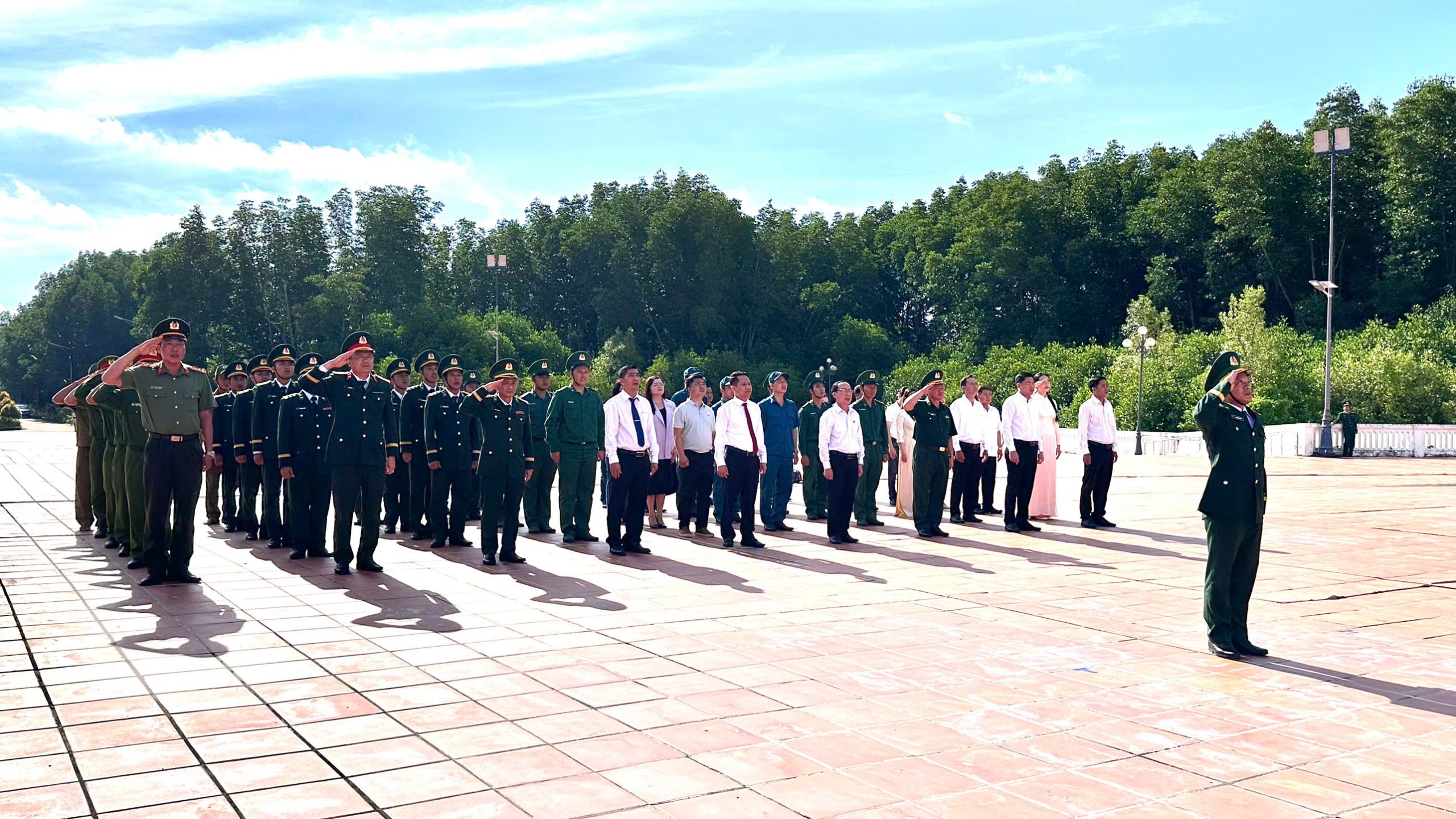 Hành trình của Đoàn Nhà báo Báo Đại Đoàn kết tại Đất Mũi Cà Mau