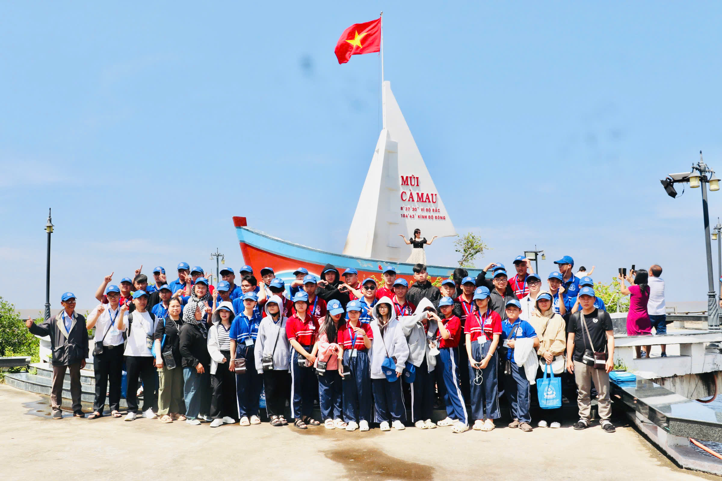 ĐOÀN TRẢI NGHIỆM TRƯỜNG THCS VÀ THPT NHÂN VĂN TPHCM